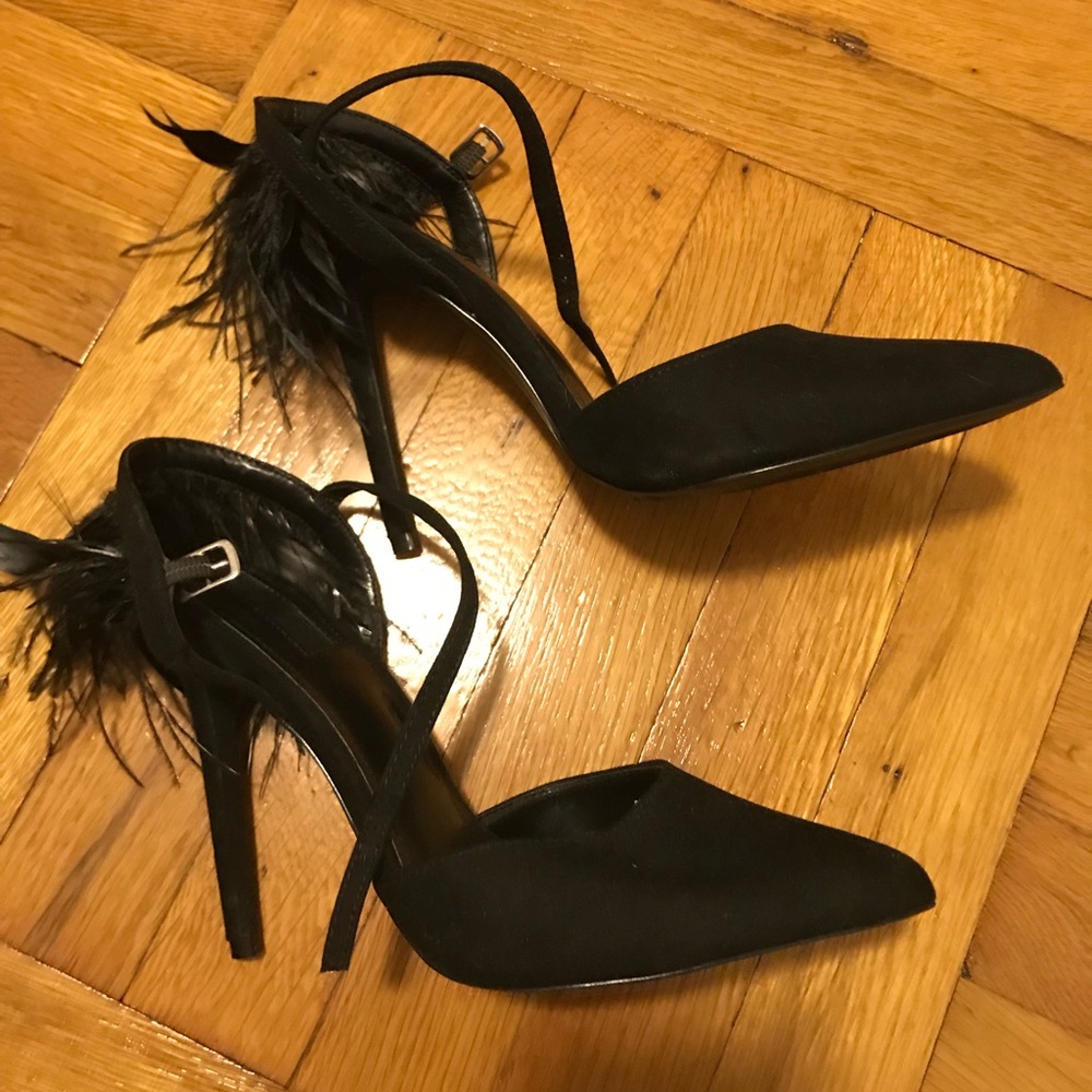 NWOT feather heels